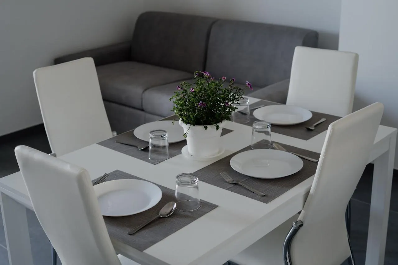 Domus Residence - Lucrezio - Bari 0*,